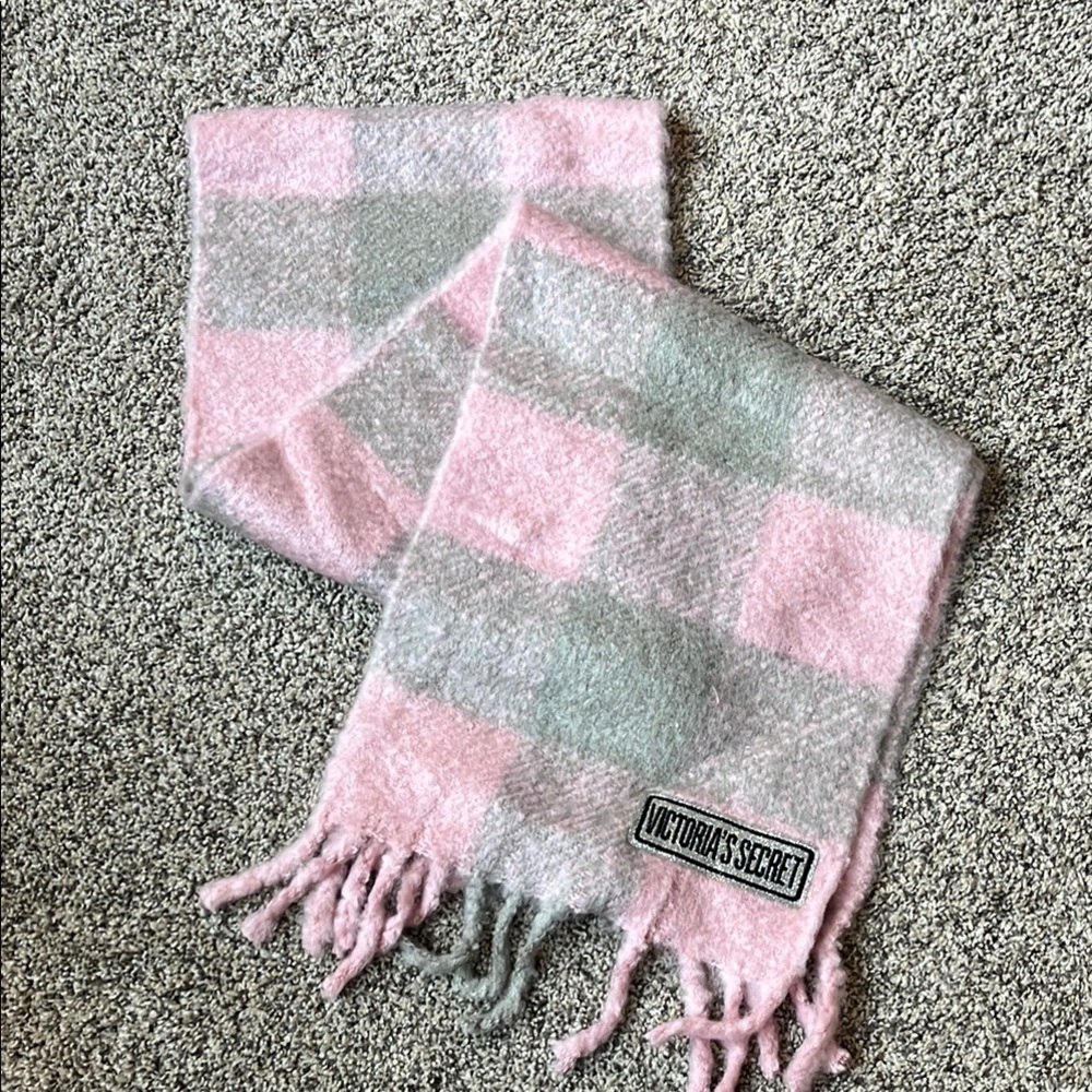 Victoria’s Secret soft fuzzy scarf